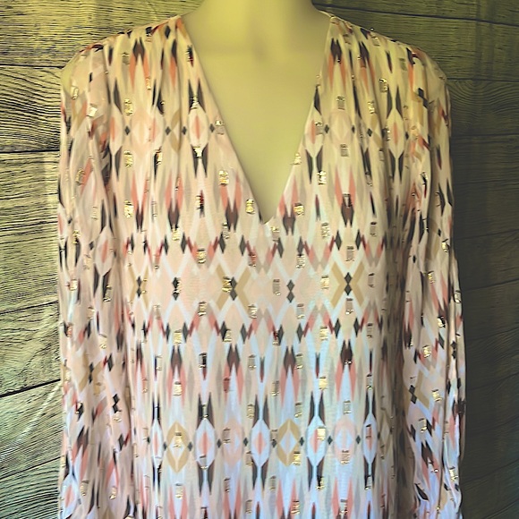 *NWOT* Silk- look V-neck top with gold metallic accents and split sleeves - Picture 3 of 7